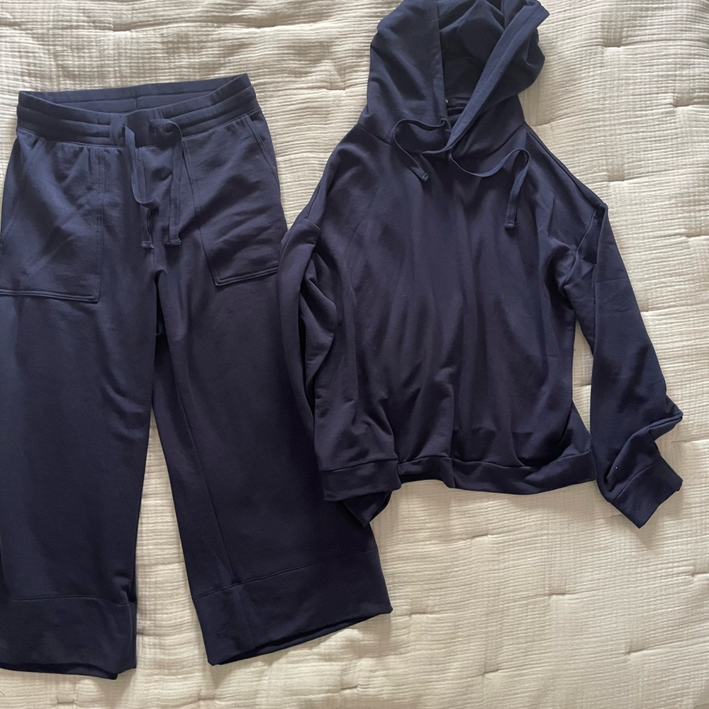Quince navy blue , “super soft fleece”, two-piece set, sz med